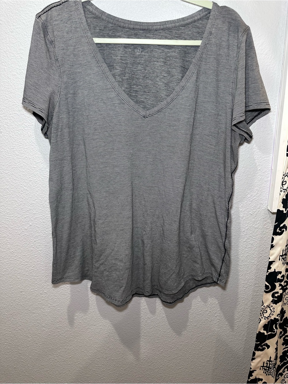 lululemon athletica Women's  V-Neck Tee